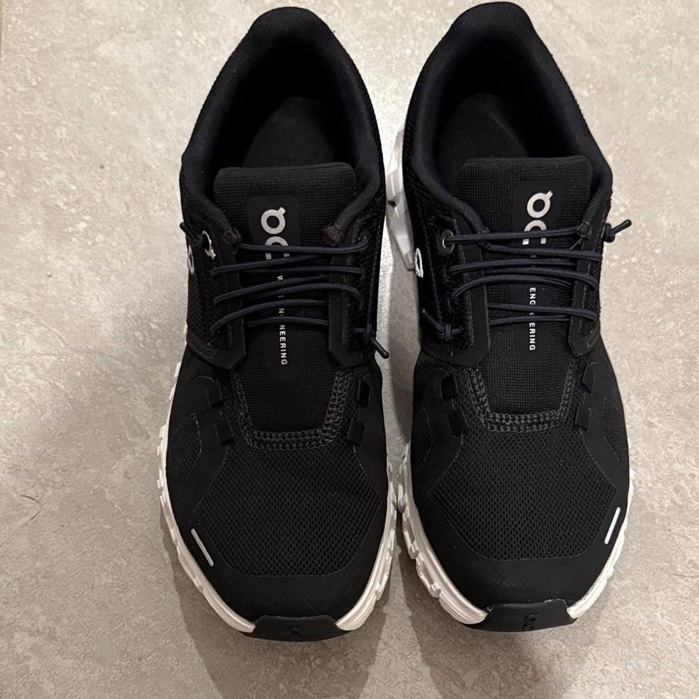 On running shoes women’s size 6. New.